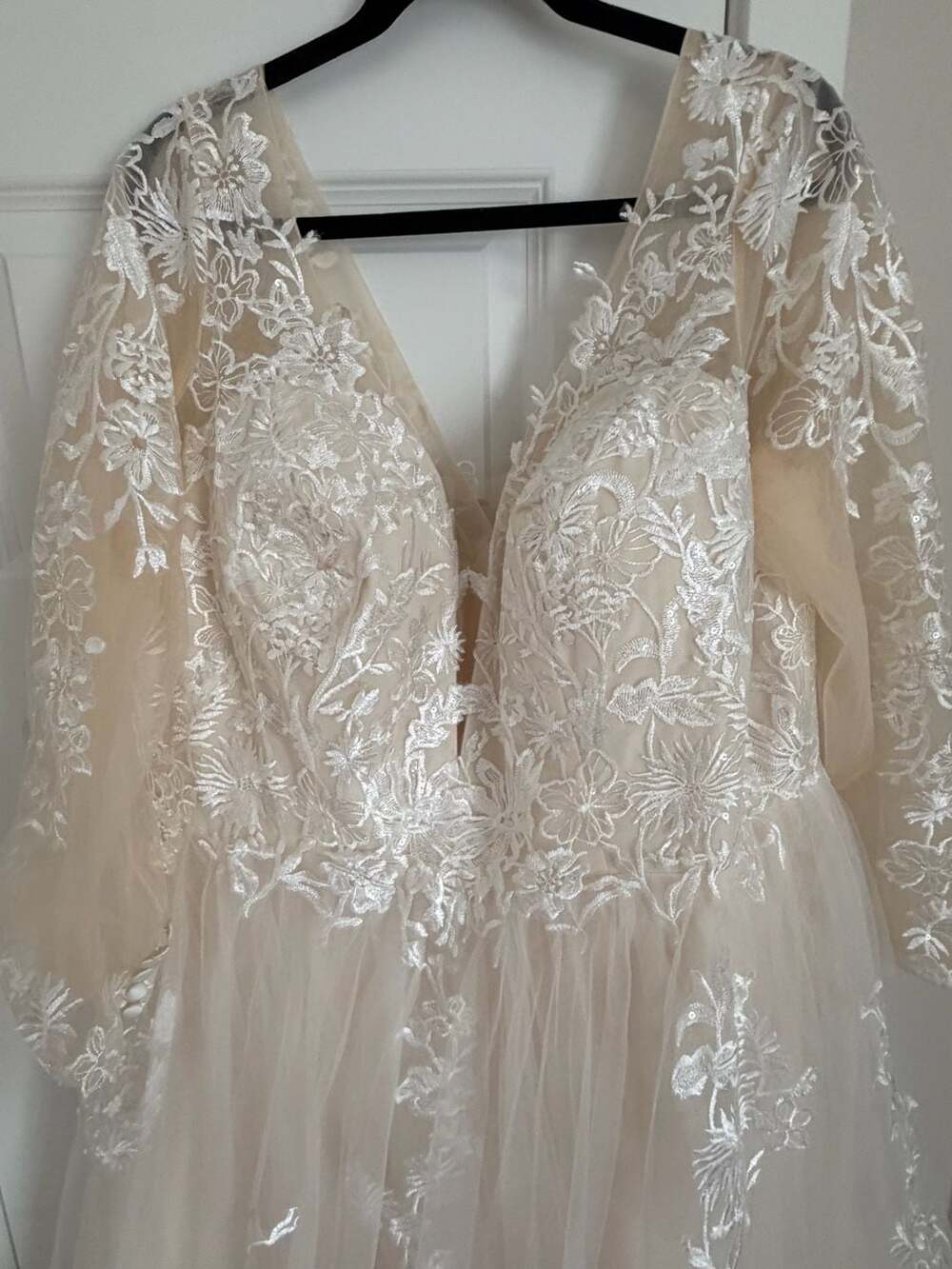 V-Neck Long Sleeve Tulle and Lace Wedding Dress - Picture 3 of 9